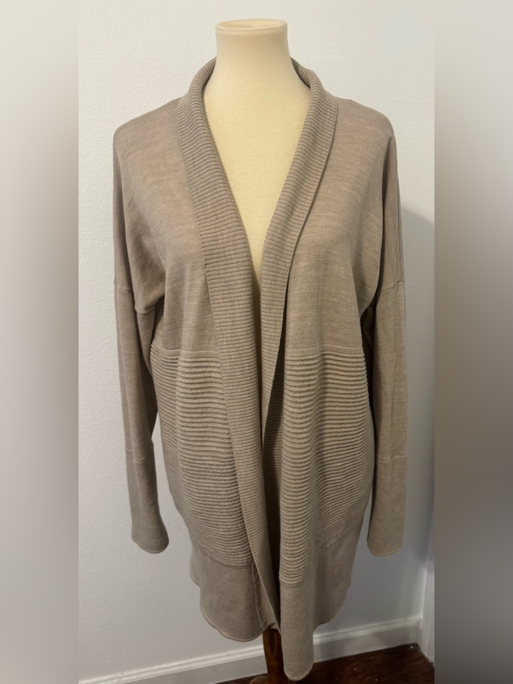 Lululemon Sit in lotus wrap Cardigan Wool Merino Yoga Athleisure 10 *Read